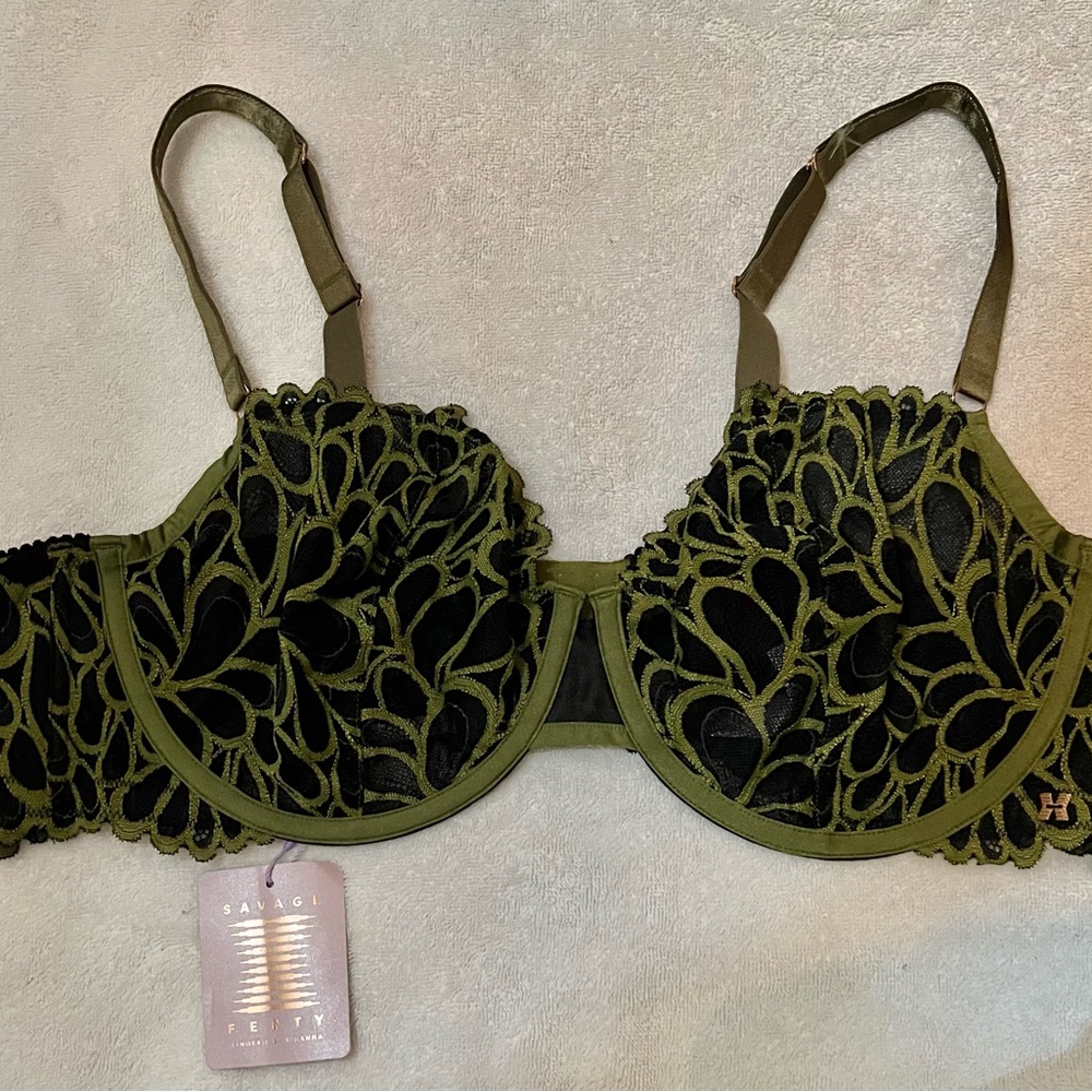 NWT Savage X Fenty Bra - Black & Green